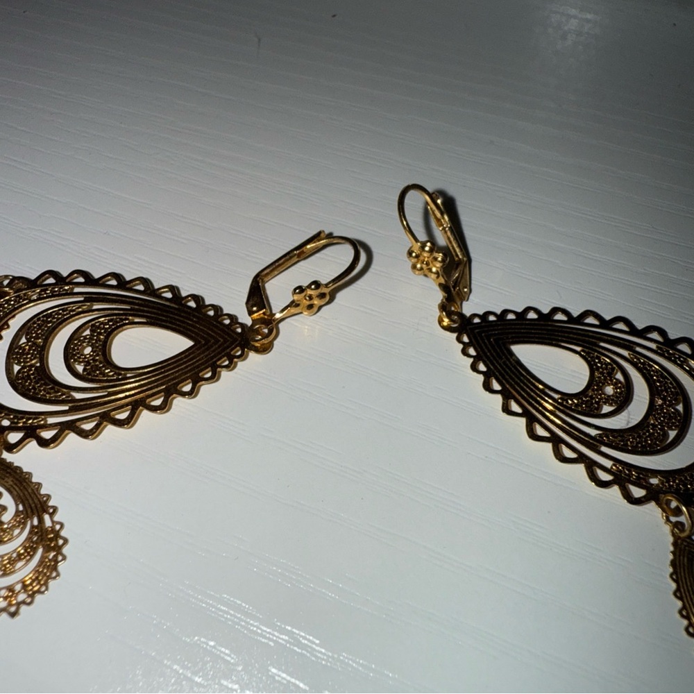 Gold Filigree Chandelier Drop Earrings With Lever Back Clasps - Picture 2 of 2